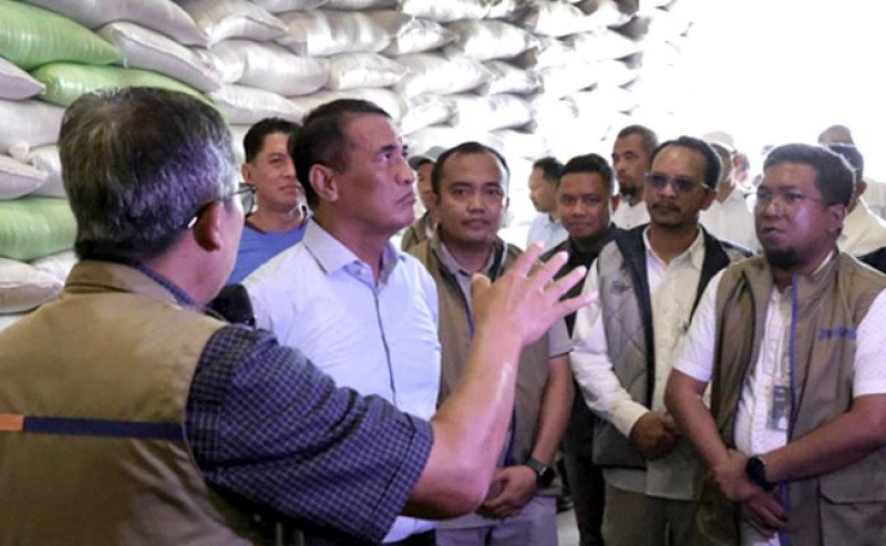 Mentan Amran Pastikan Stok Beras Aman, Gudang Bulog Sulsel Tembus 761 Ribu Ton