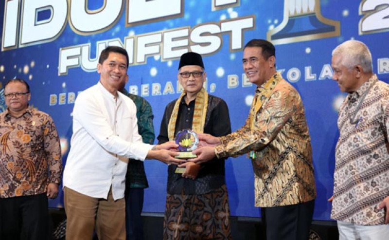 Stok Beras Hampir 5 Juta Ton, Mentan Amran: Kampus Harus Jadi Motor Inovasi Pertanian