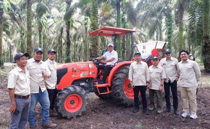 INSTIPER dan BGA LuncurkanTraktor Otonom Pemupuk Sawit, Efisiensi Biaya Capai 60 Persen