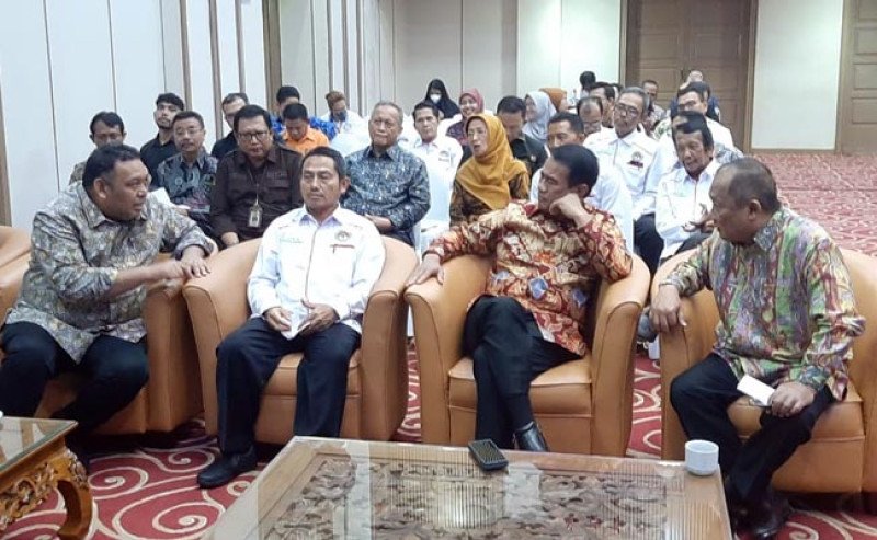 Mentan Amran Dorong Persatuan Asosiasi Sawit di Acara Pengukuhan ASPEKPIR
