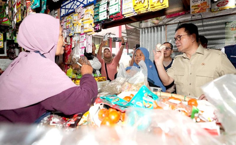 Mendag Busan Tinjau Pasar Cuplik Sukoharjo, Pastikan Harga Bapok Stabil Jelang Ramadan