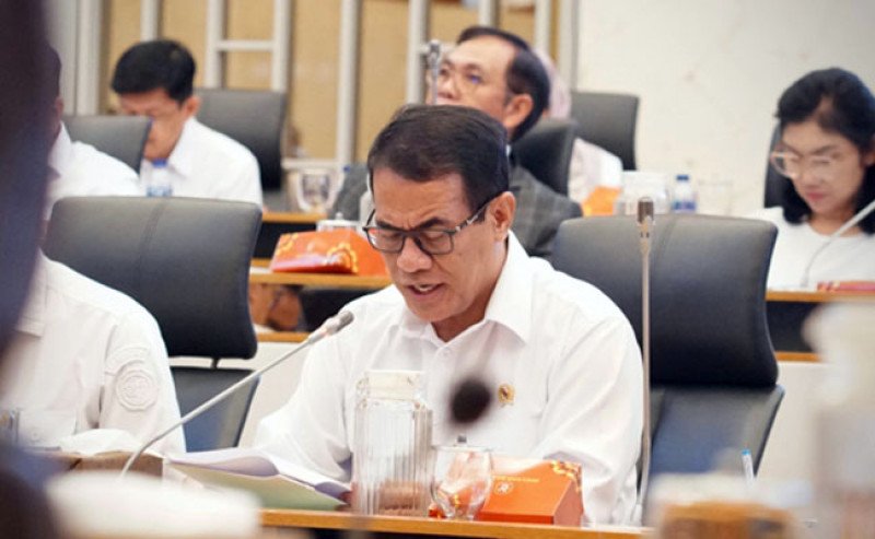 Mentan Amran Paparkan Capaian Strategis Pertanian Hingga Pertengahan 2025 di Komisi IV DPR