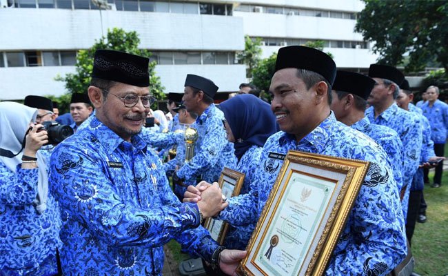 Mentan Syahrul Serahkan Penghargaan Abdibaktitani
