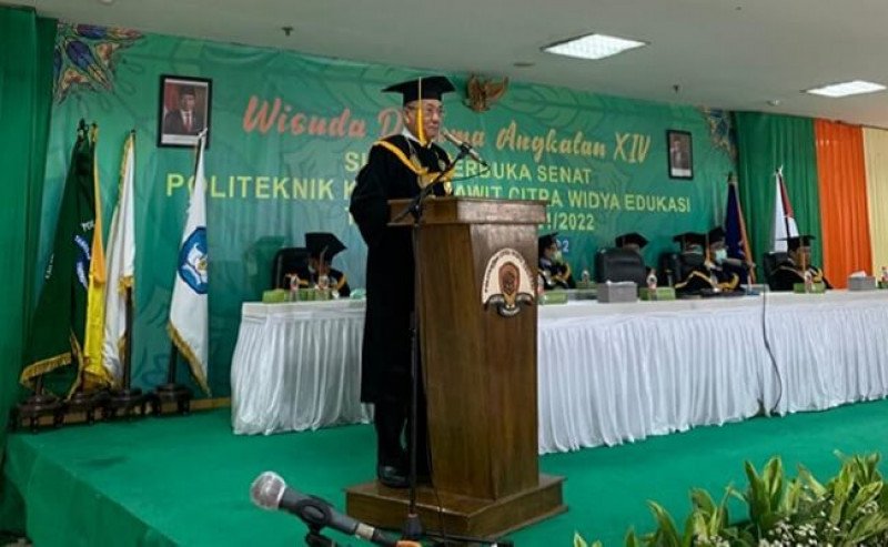 Wisuda Studi Manajemen Logistik Poltek CWE Rata-rata Lulus Berpredikat Cum Laude