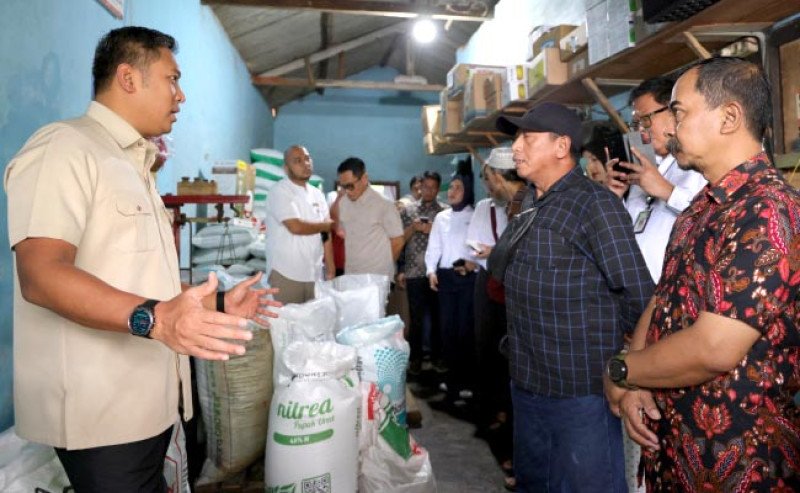 Wamentan Sudaryono Sidak Kios Pupuk di Malang: Harga Turun, Petani Lega