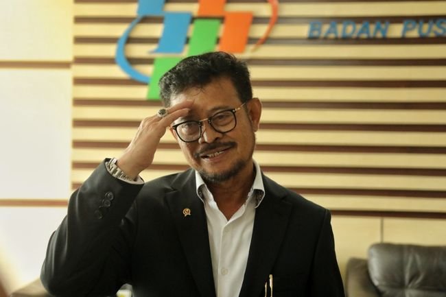 BPS Beri Penghargaan Kementan, Bos Syahrul Berseri-seri