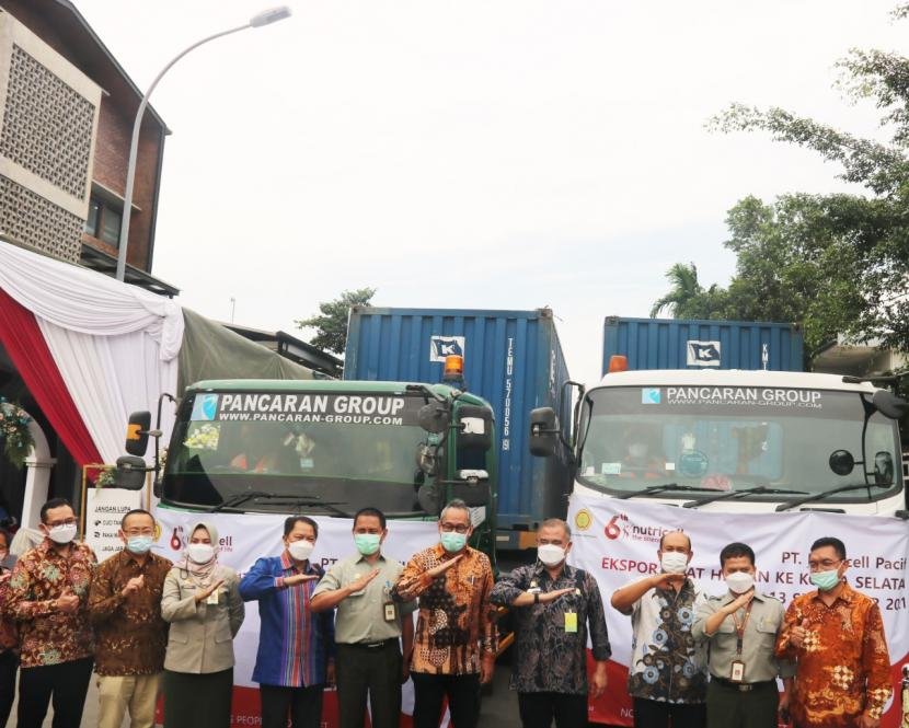 Kementan Lepas Ekspor 28 Ton Obat Hewan Buatan Nutricell ke Negeri Gingseng