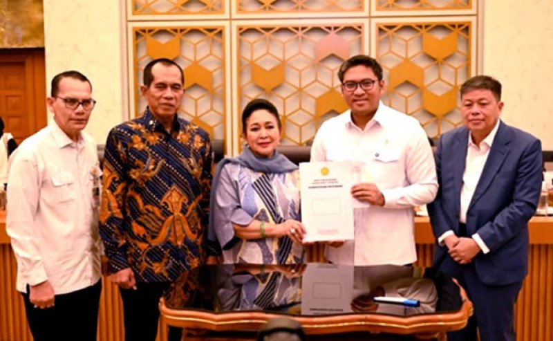 Stop Impor Gula Rafinasi, Wamentan Dapat Dukungan DPR